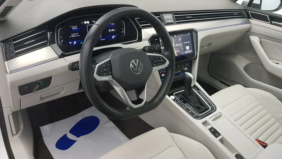 VOLKSWAGEN Passat -