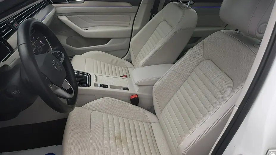 VOLKSWAGEN Passat -