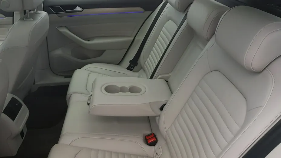 VOLKSWAGEN Passat -