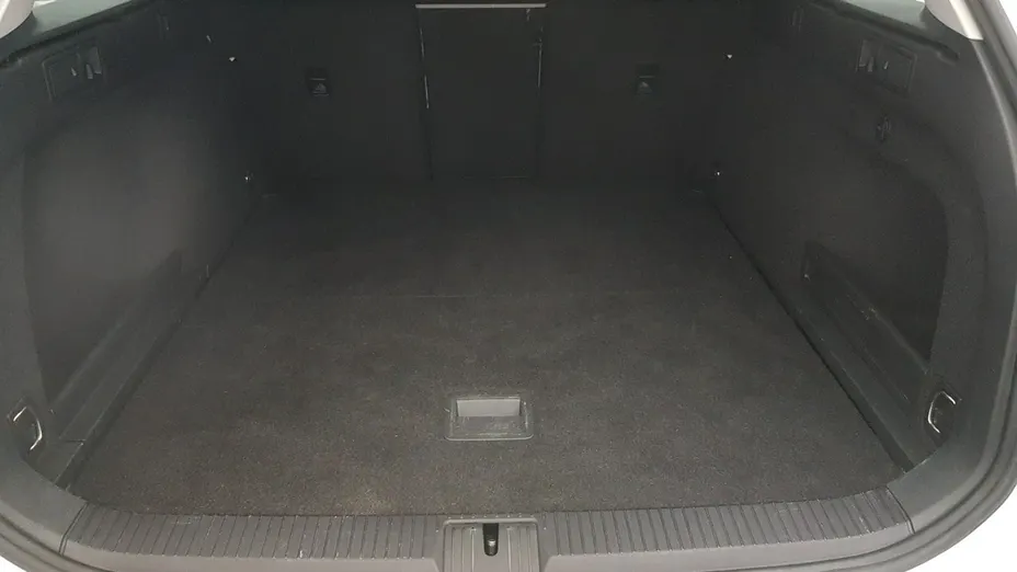 VOLKSWAGEN Passat -