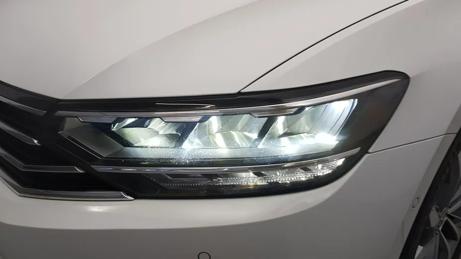 VOLKSWAGEN Passat -