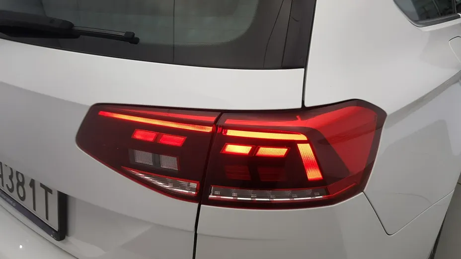 VOLKSWAGEN Passat -