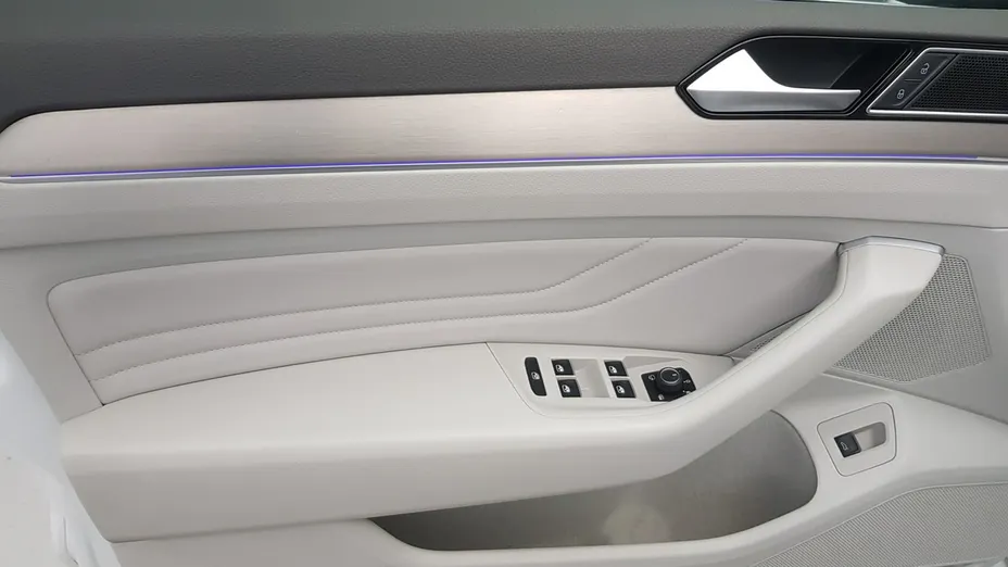 VOLKSWAGEN Passat -