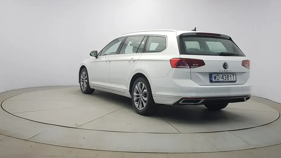 VOLKSWAGEN Passat -