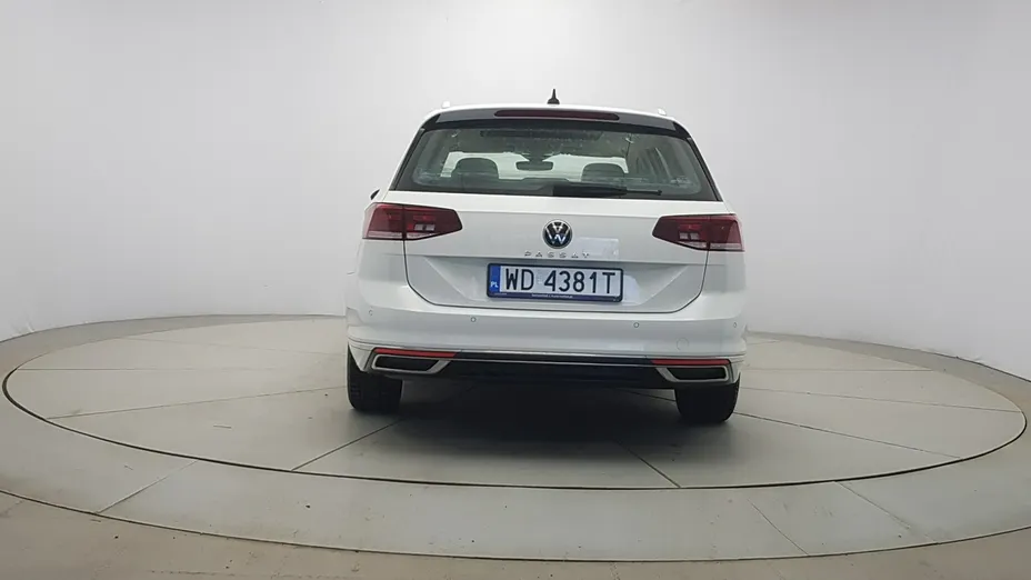 VOLKSWAGEN Passat -