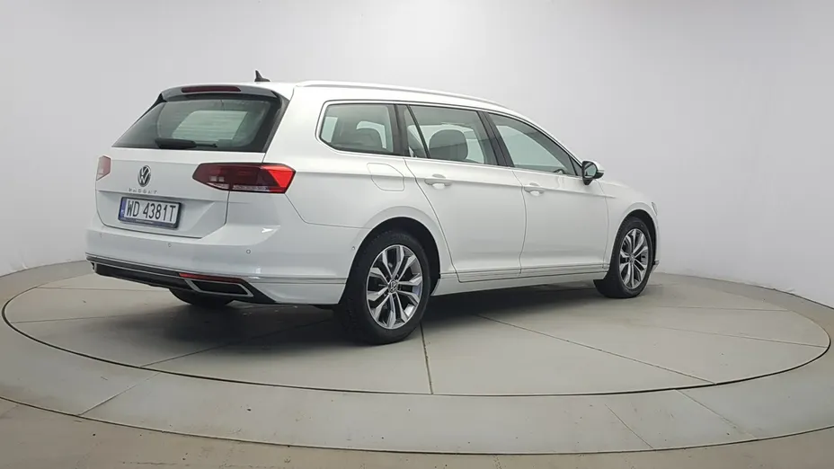 VOLKSWAGEN Passat -
