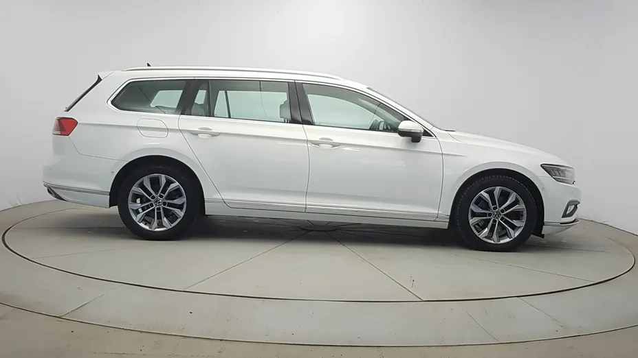 VOLKSWAGEN Passat -