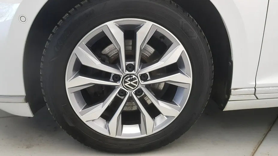 VOLKSWAGEN Passat -