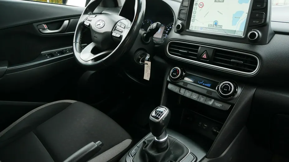 HYUNDAI Kona -