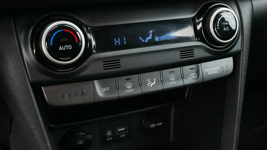 HYUNDAI Kona -