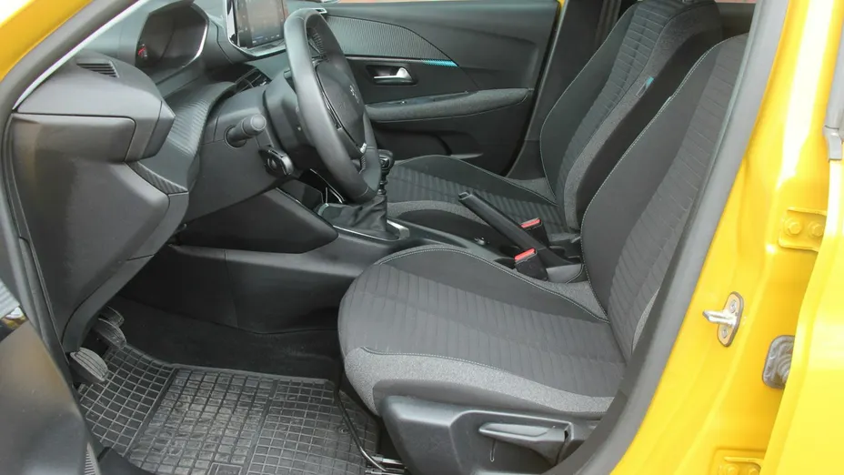 PEUGEOT 208 -