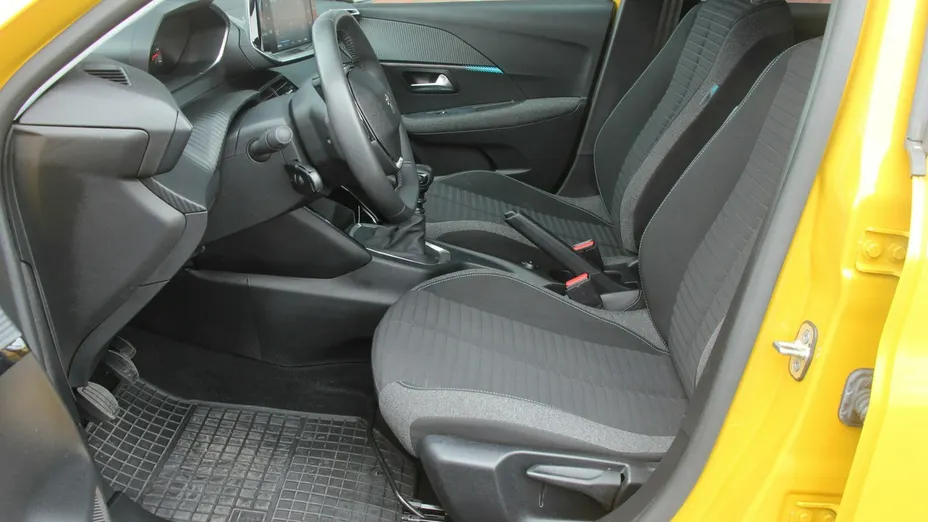 PEUGEOT 208 -