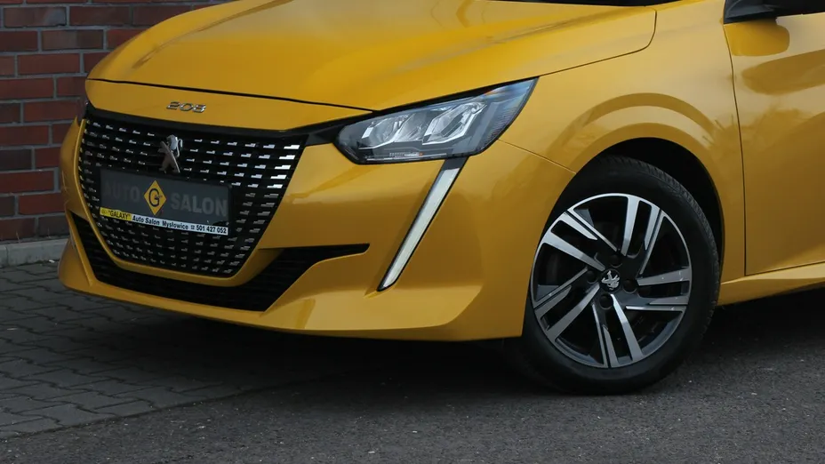 PEUGEOT 208 -