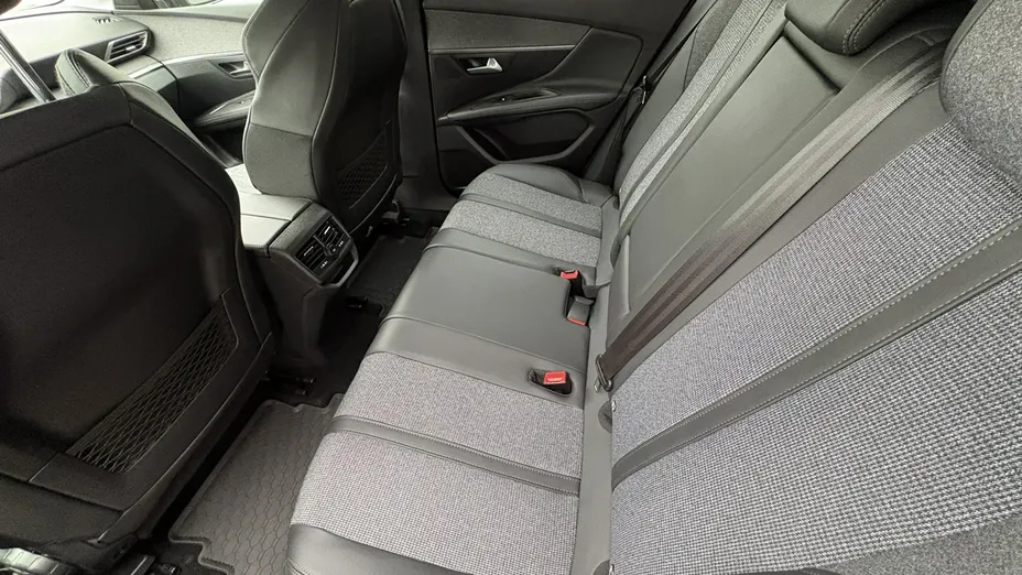 PEUGEOT 3008 -