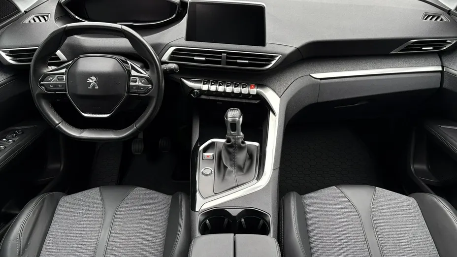 PEUGEOT 3008 -
