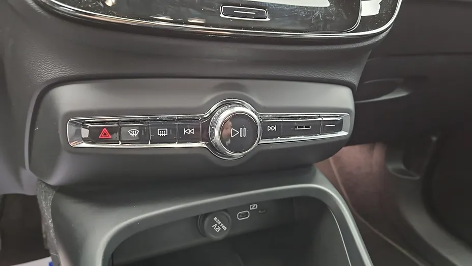 VOLVO XC40 -
