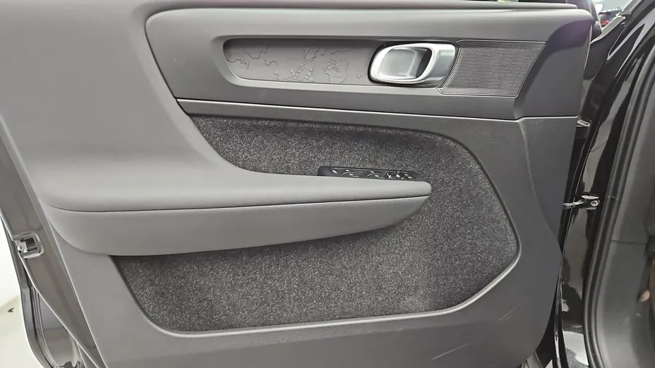 VOLVO XC40 -