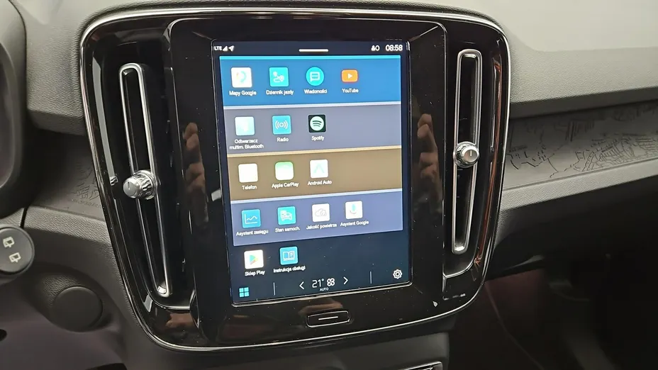 VOLVO XC40 -