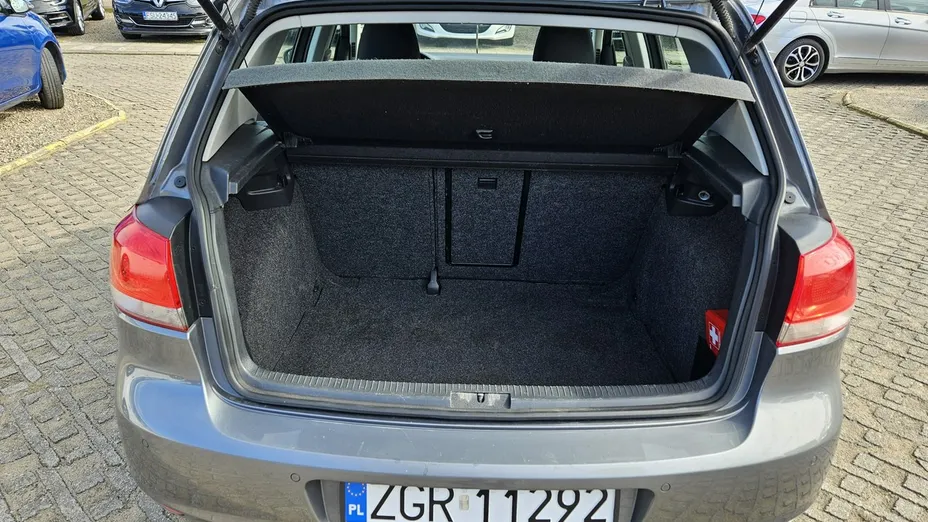 VOLKSWAGEN Golf -