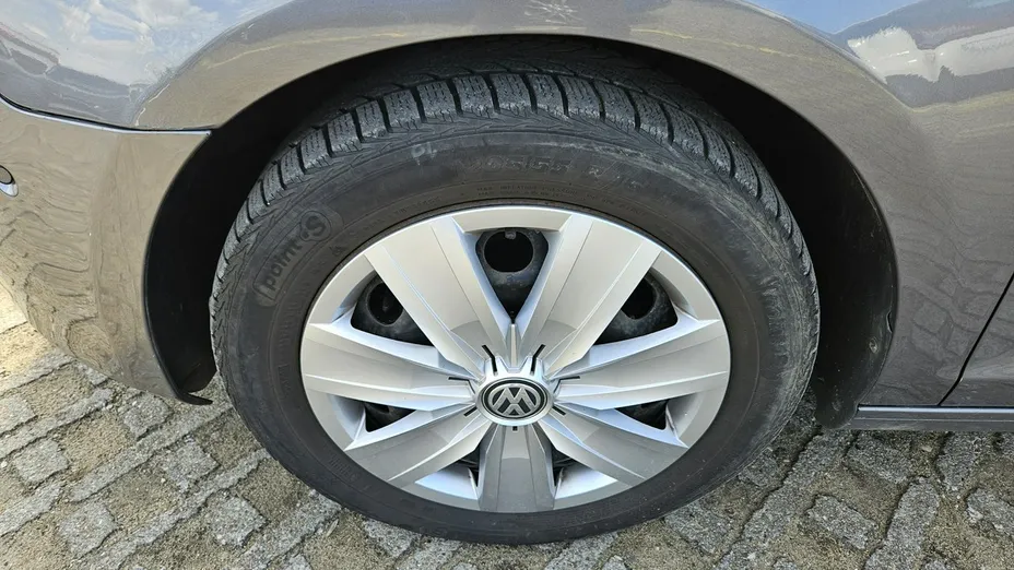 VOLKSWAGEN Golf -