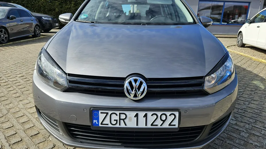 VOLKSWAGEN Golf -