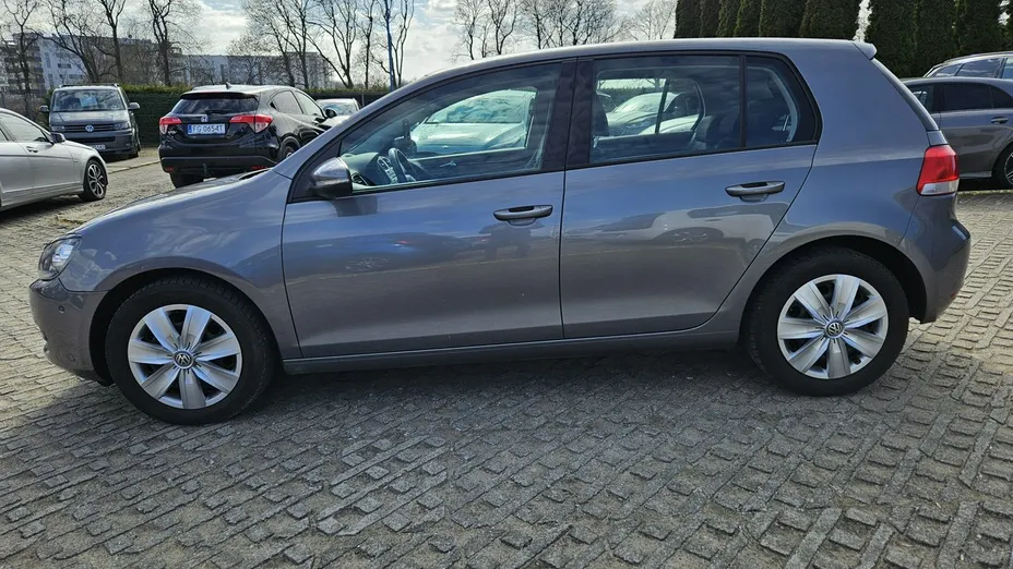 VOLKSWAGEN Golf -