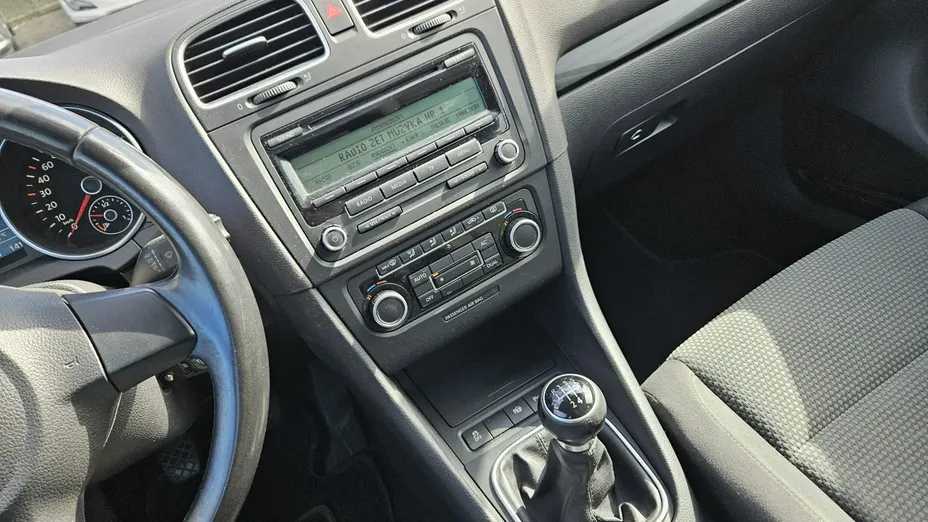 VOLKSWAGEN Golf -