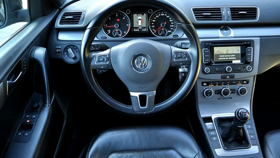 VOLKSWAGEN Passat -