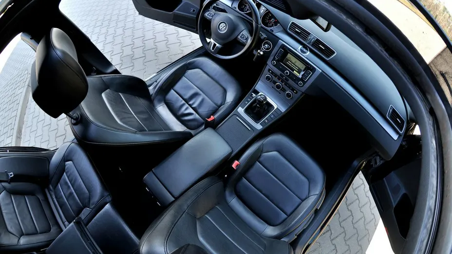 VOLKSWAGEN Passat -