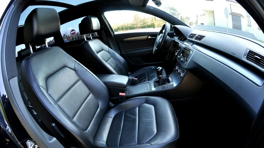 VOLKSWAGEN Passat -