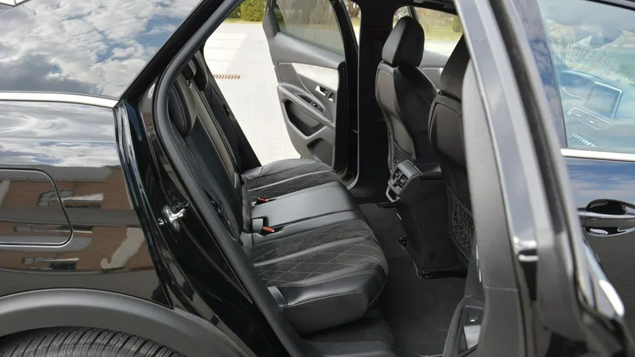 PEUGEOT 3008 -