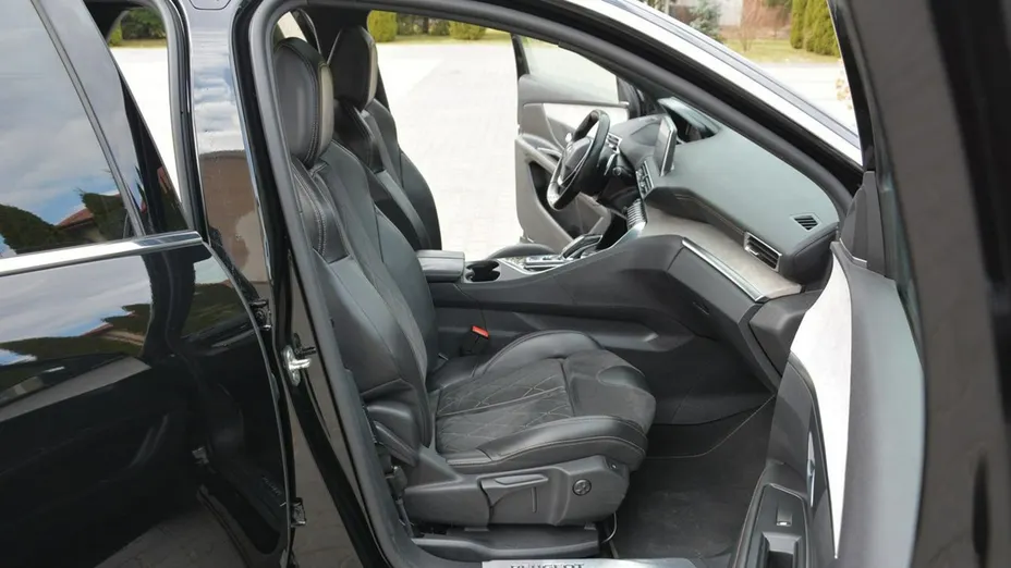 PEUGEOT 3008 -