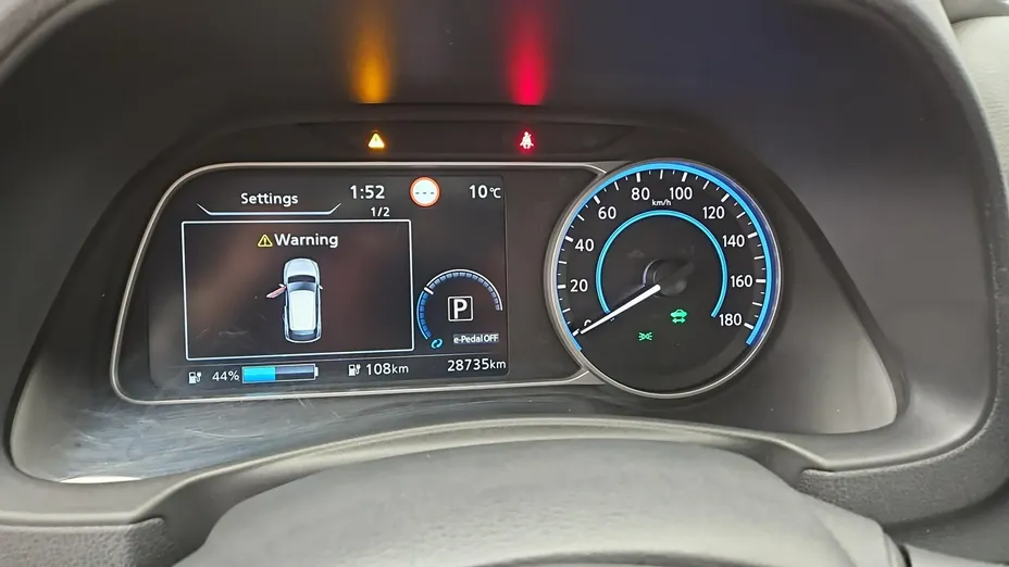 NISSAN Leaf -
