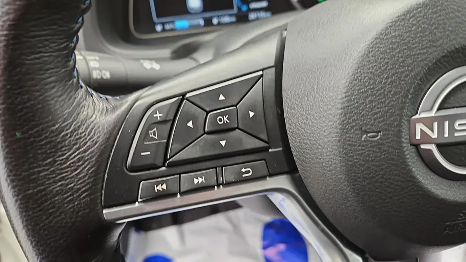 NISSAN Leaf -