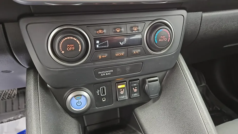 NISSAN Leaf -