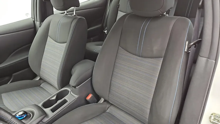NISSAN Leaf -