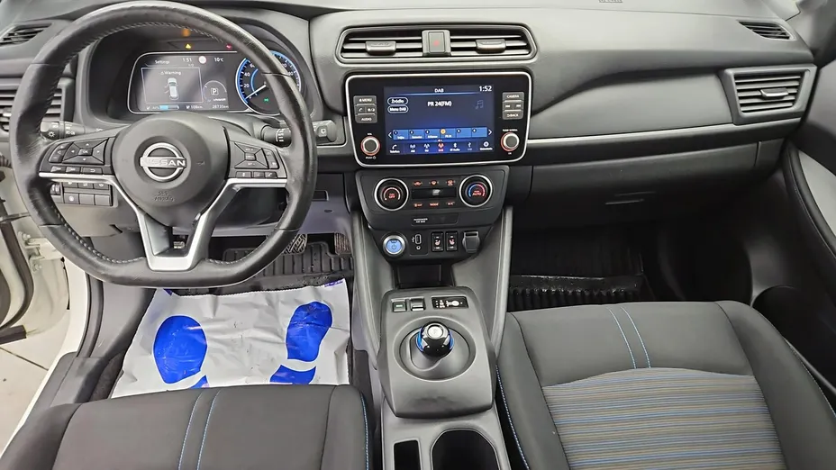 NISSAN Leaf -