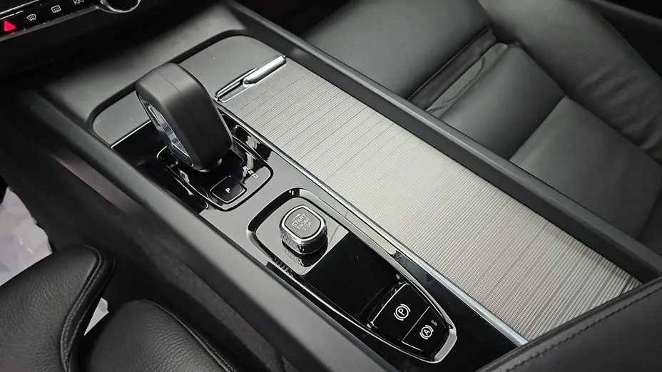 VOLVO XC60 -