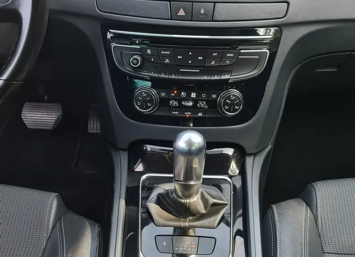 PEUGEOT 508 -