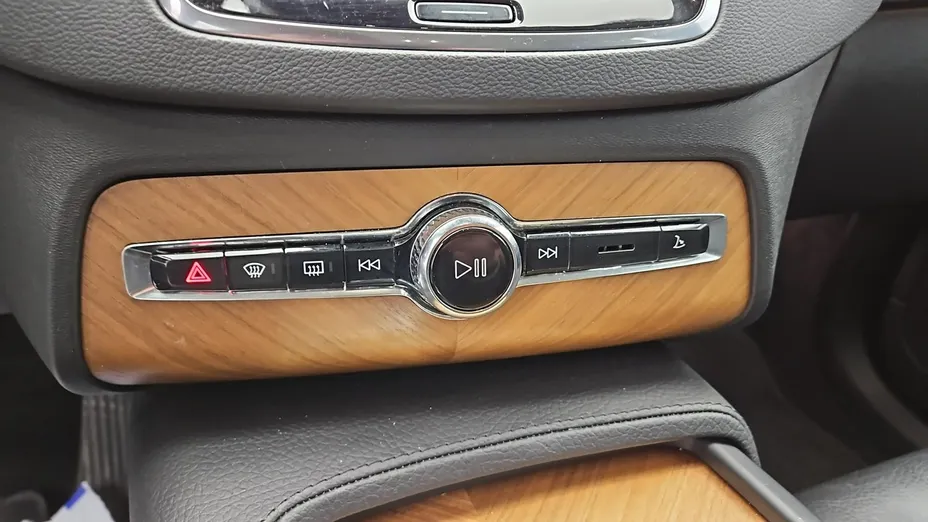 VOLVO XC90 -