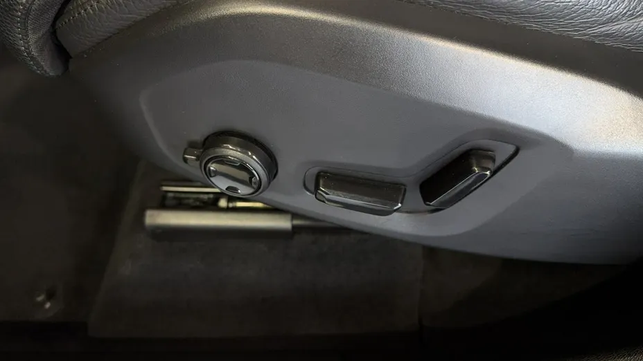 VOLVO XC60 XC60 B4 D Plus Dark aut