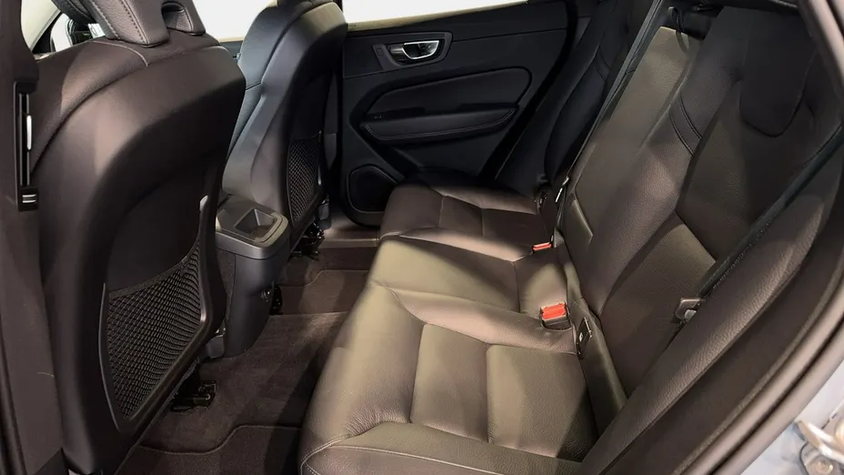 VOLVO XC60 XC60 B4 D Plus Dark aut