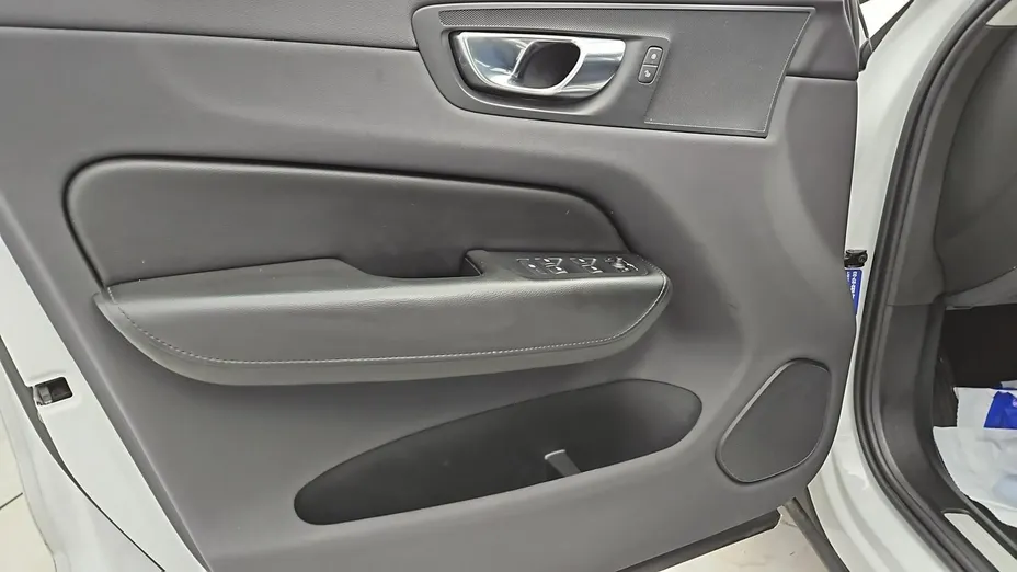 VOLVO XC60 -