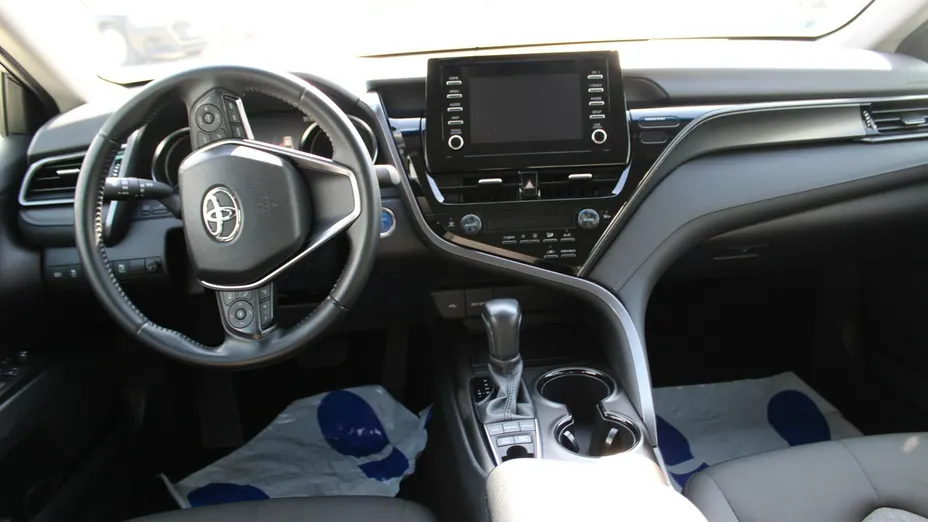 TOYOTA Camry -