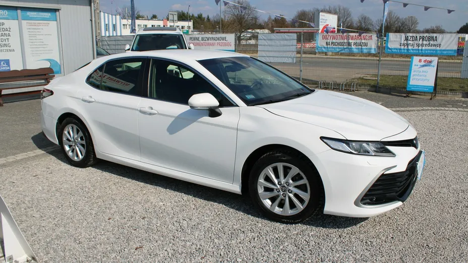 TOYOTA Camry -
