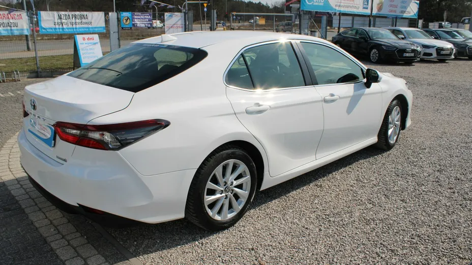 TOYOTA Camry -