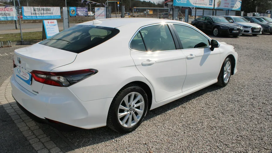 TOYOTA Camry -