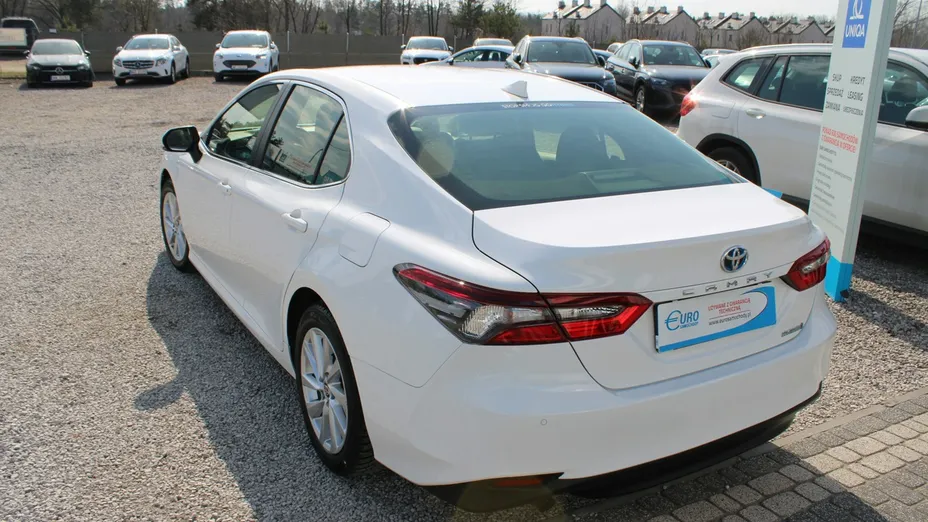 TOYOTA Camry -