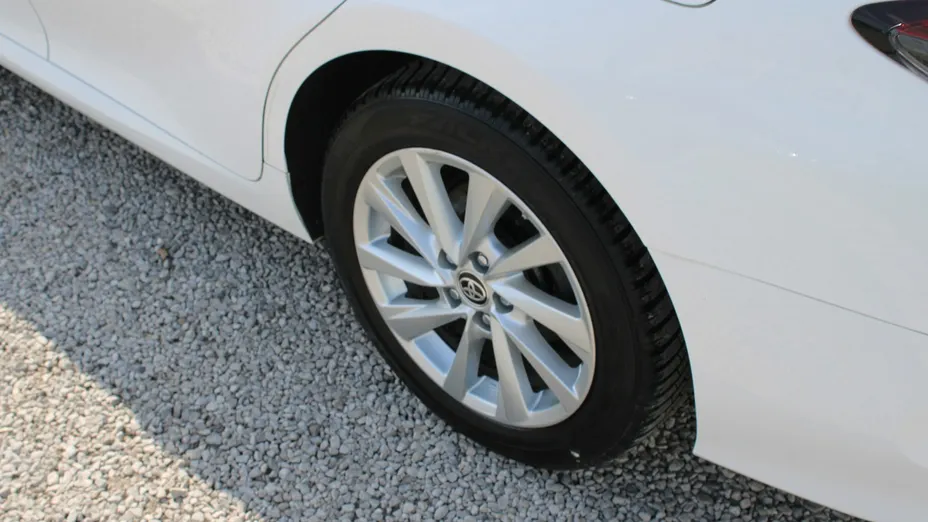 TOYOTA Camry -