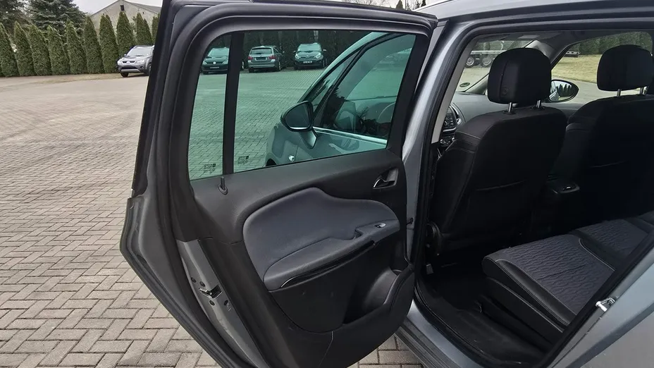 OPEL Zafira -